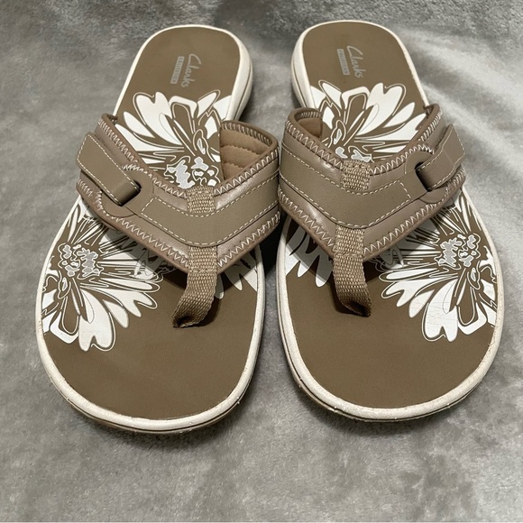 Cloudsteppers by Clark Adjustable Velcro Flipflop Sandals Women's Size 9 - Picture 1 of 9